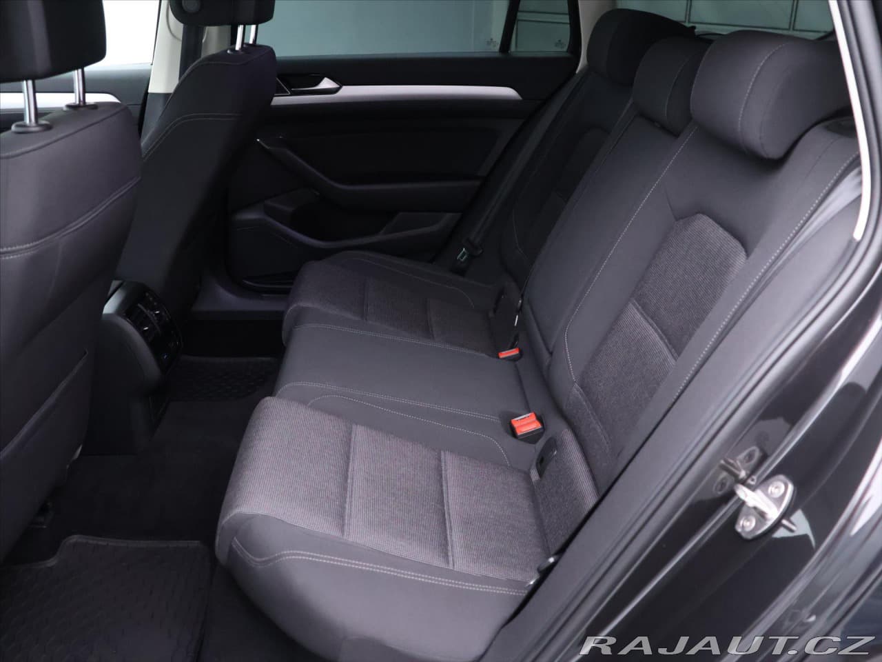 2019 Volkswagen Passat - 15