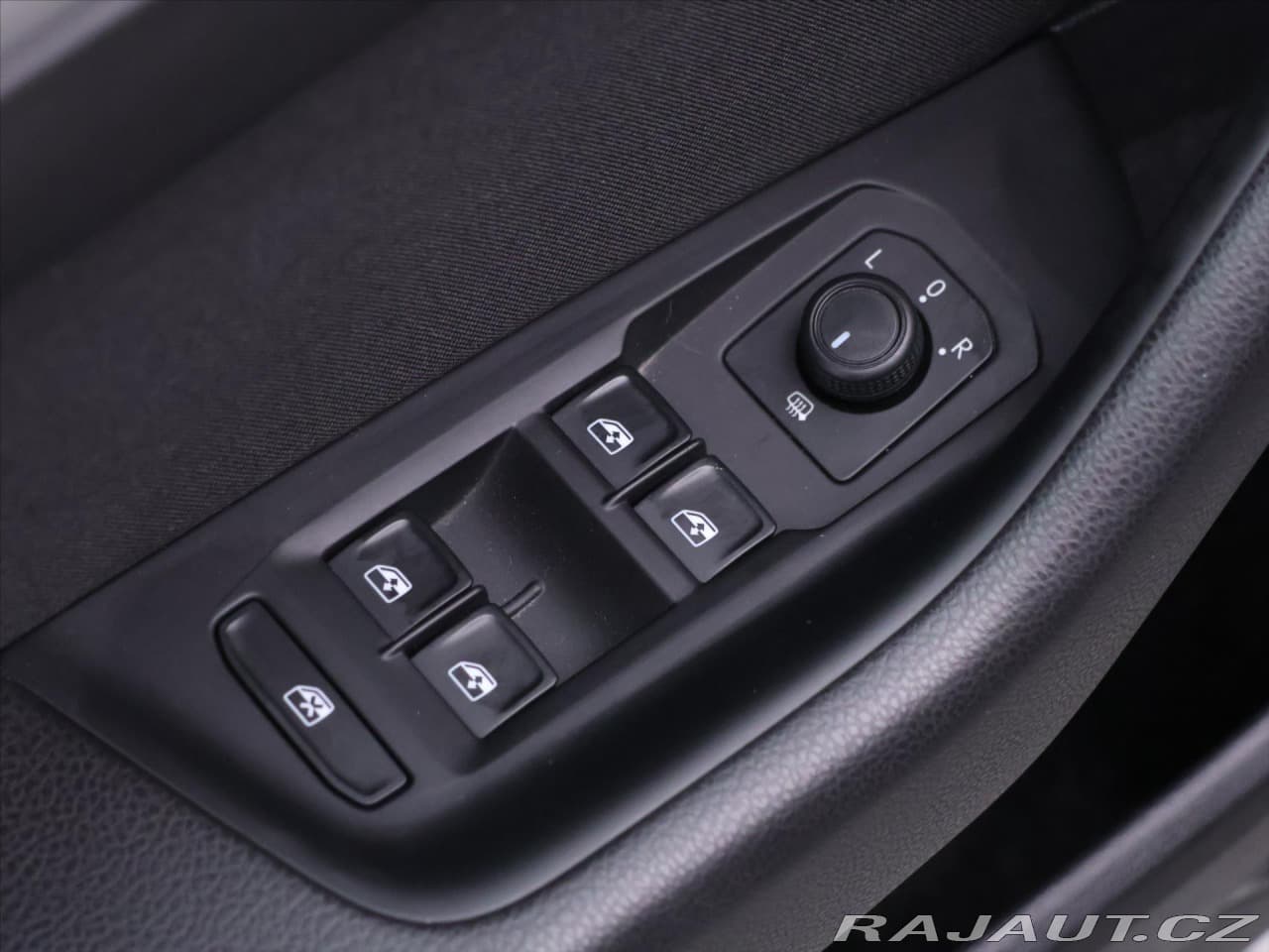 2019 Volkswagen Passat - 16