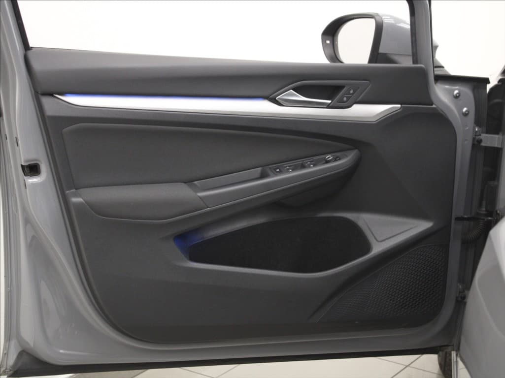 2021 Volkswagen Golf - 16