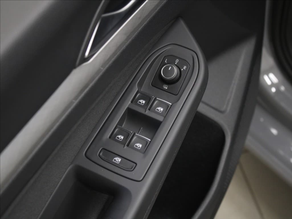 2021 Volkswagen Golf - 17