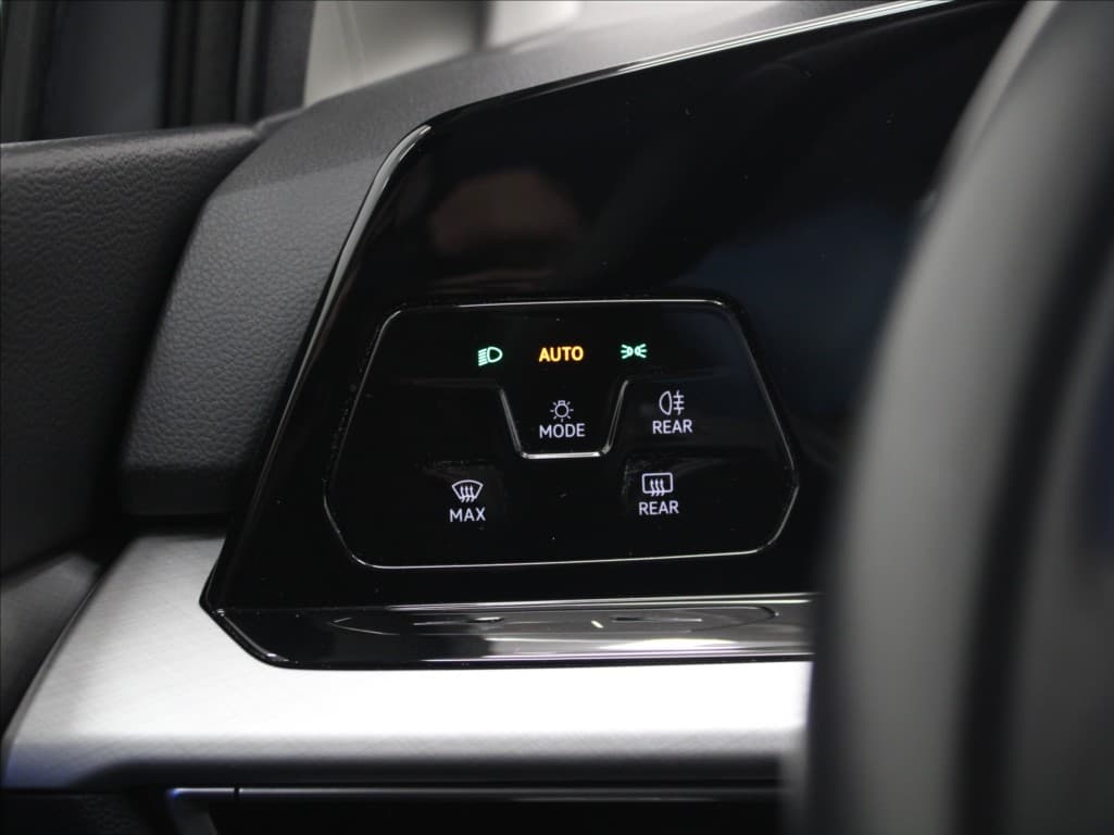 2021 Volkswagen Golf - 18