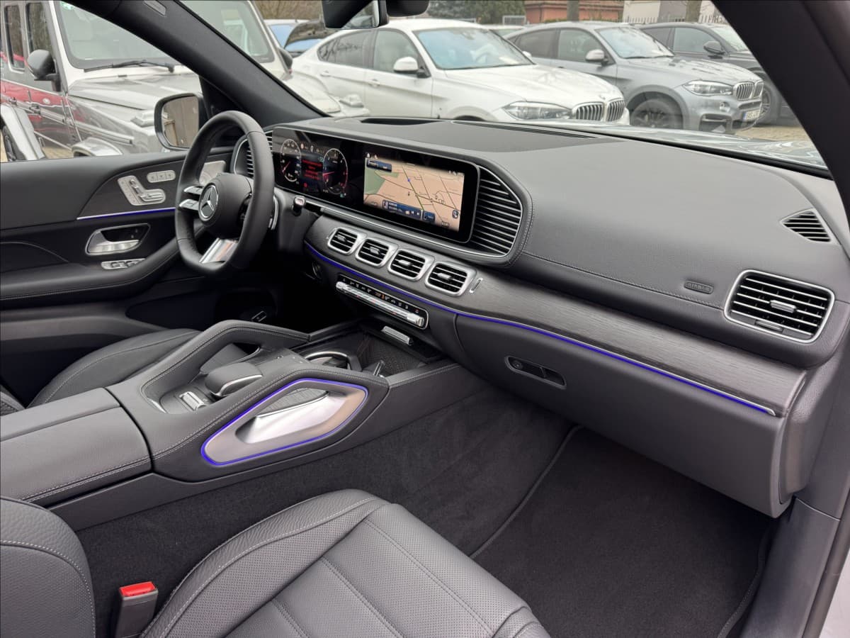 2025 Mercedes-Benz Gls - 10