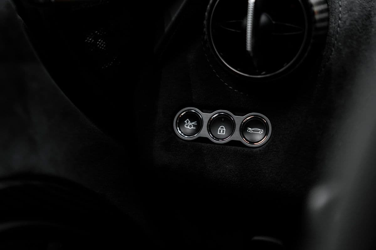 2025 McLaren Ostatní - 16