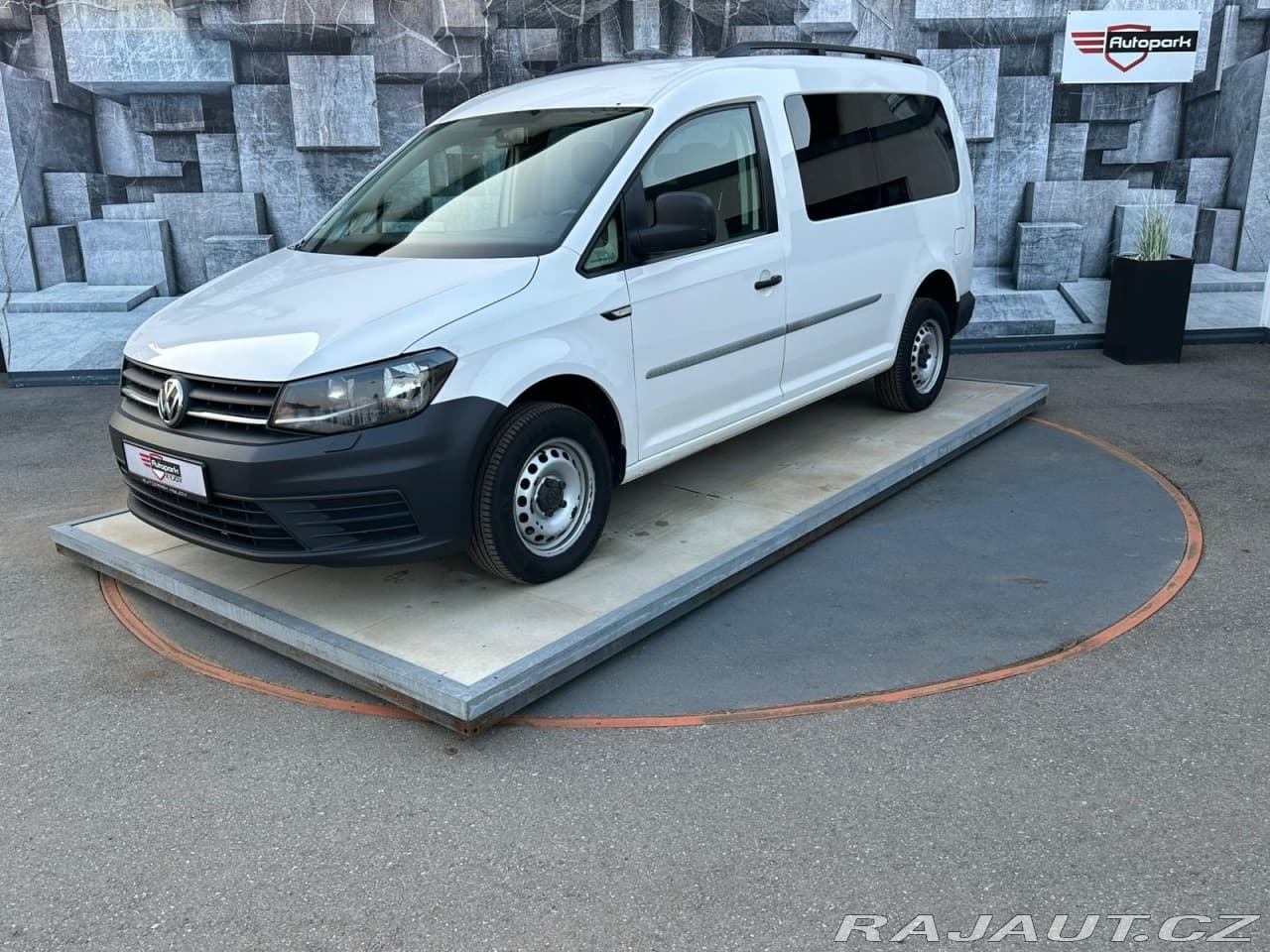 2017 Volkswagen Caddy - 3