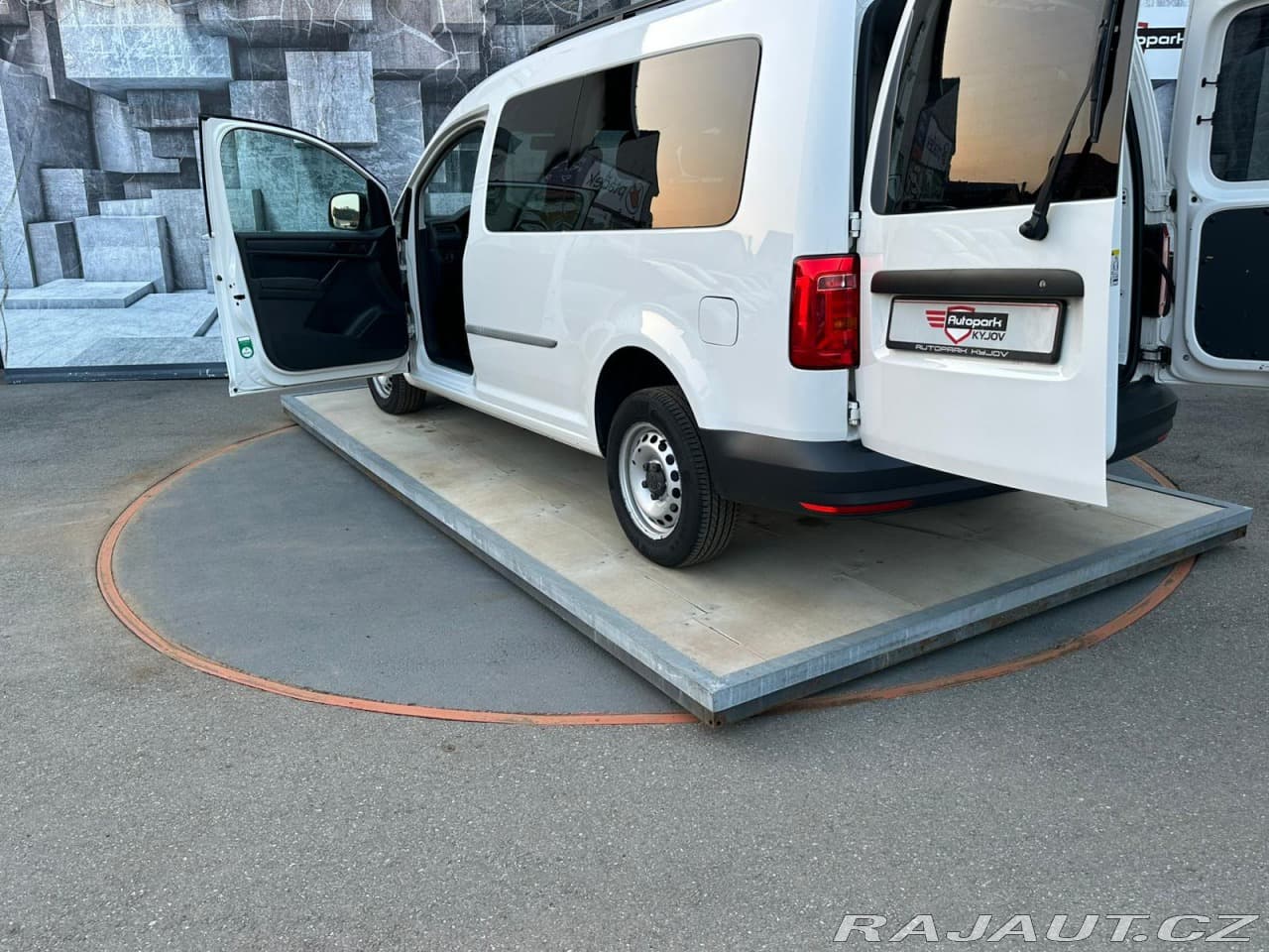 2017 Volkswagen Caddy - 9