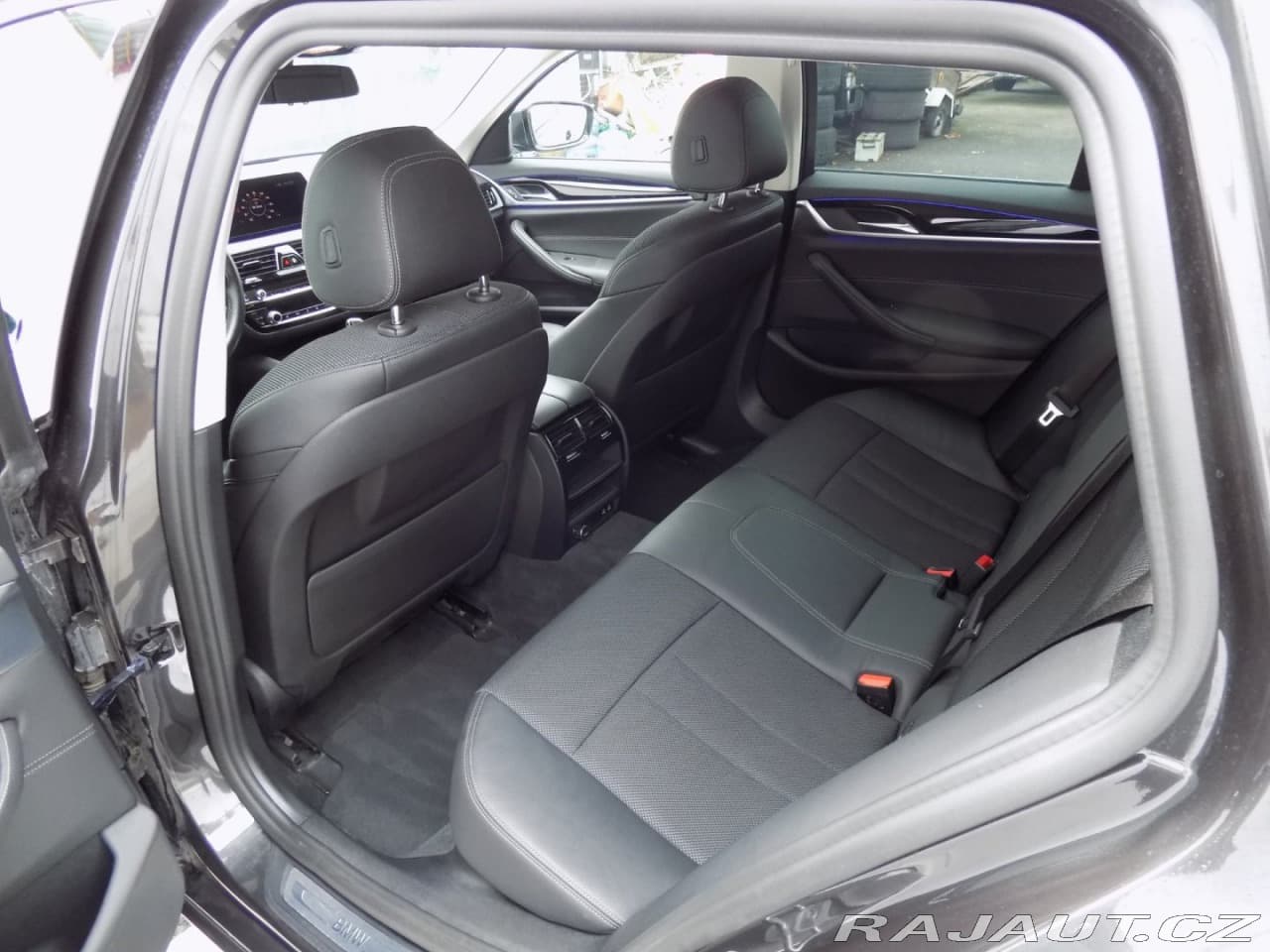 2019 BMW 5-Series - 12