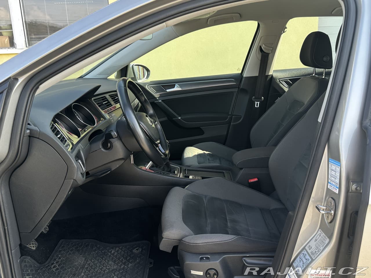 2020 Volkswagen Golf - 11