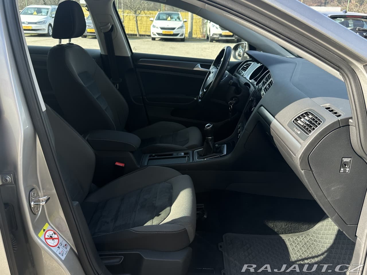 2020 Volkswagen Golf - 17