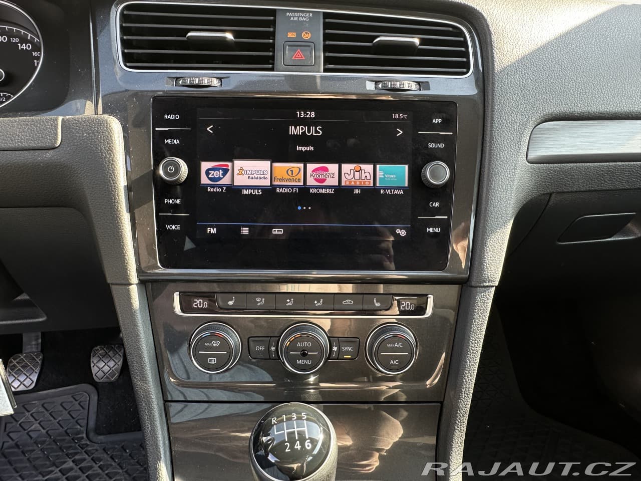 2020 Volkswagen Golf - 20