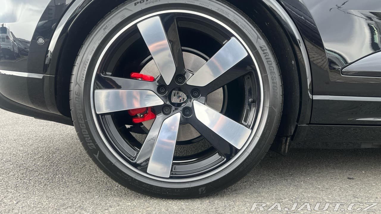 2025 Porsche Macan - 11