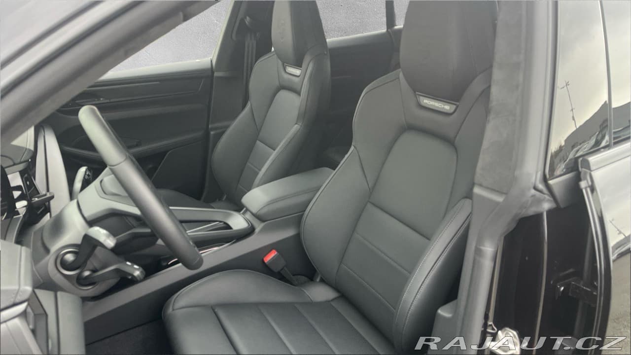 2025 Porsche Macan - 16