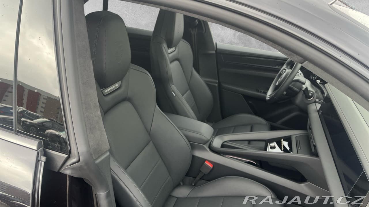 2025 Porsche Macan - 17