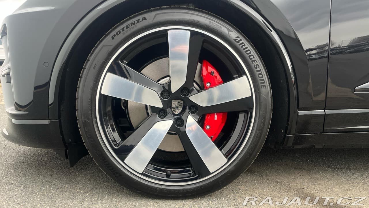 2025 Porsche Macan - 9