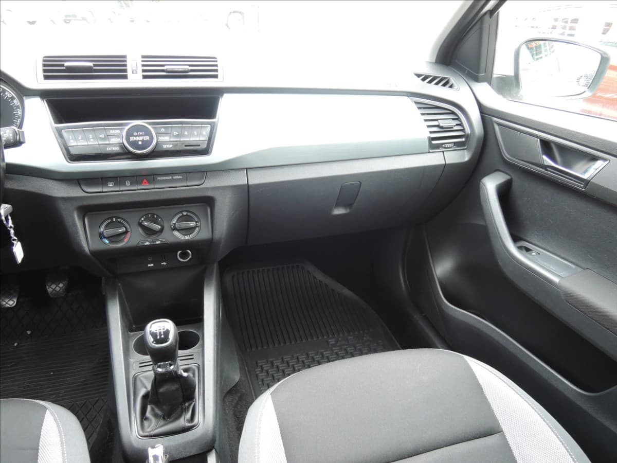 2015 Škoda Fabia - 16