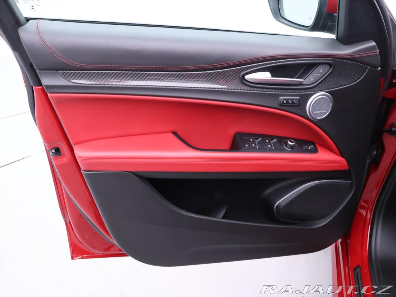 2020 Alfa Romeo Stelvio - 11