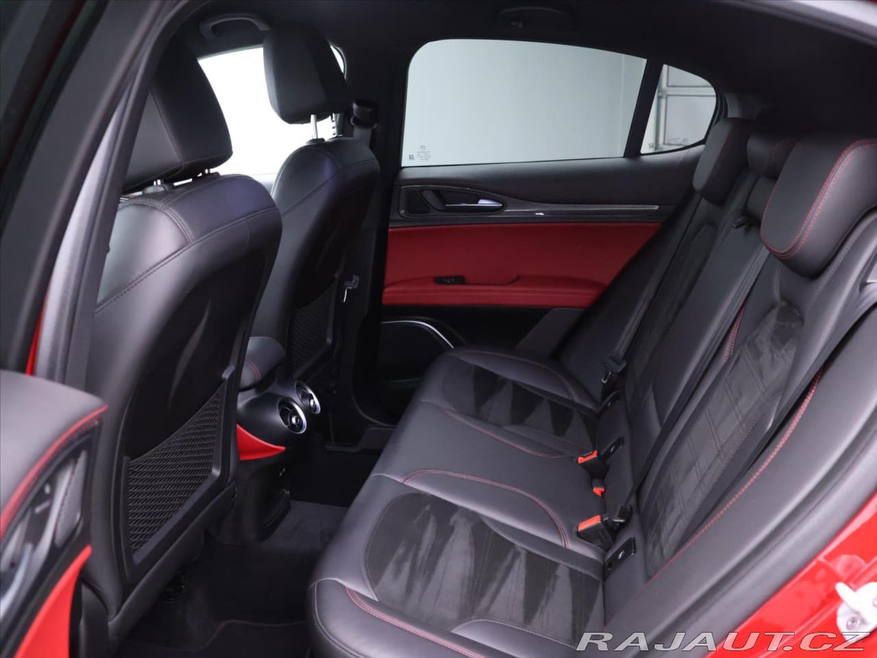 2020 Alfa Romeo Stelvio - 16