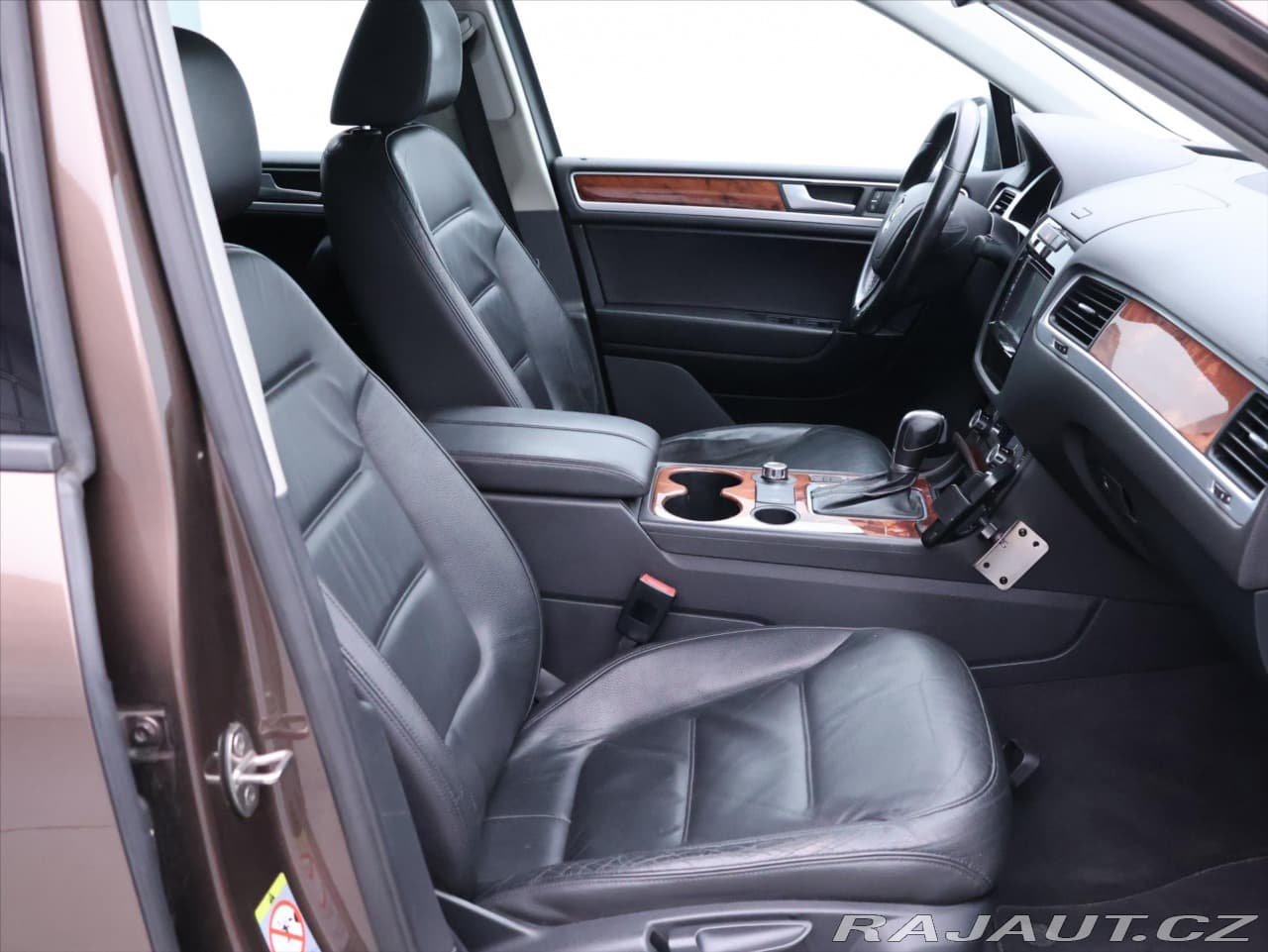 2011 Volkswagen Touareg - 10