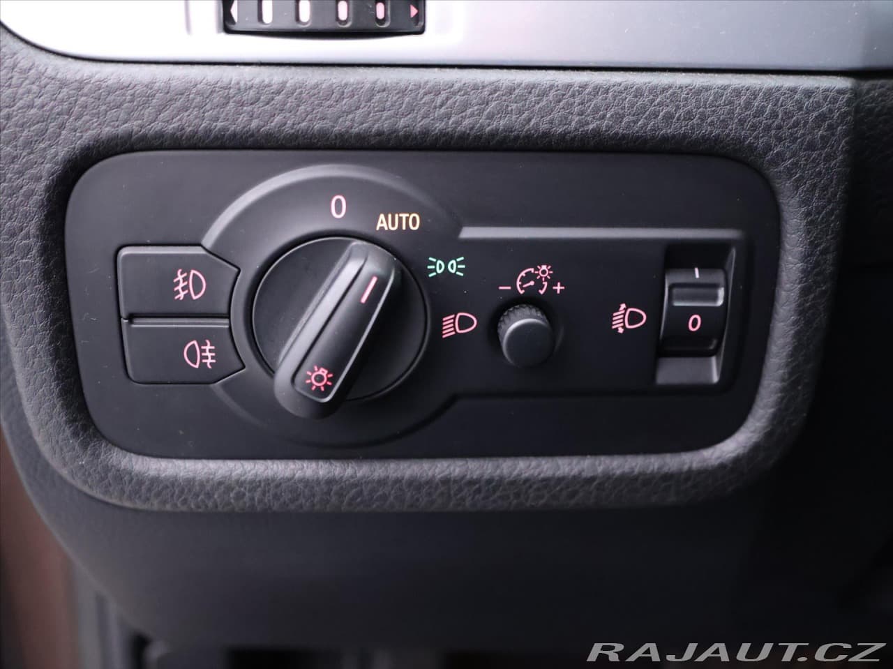 2011 Volkswagen Touareg - 13