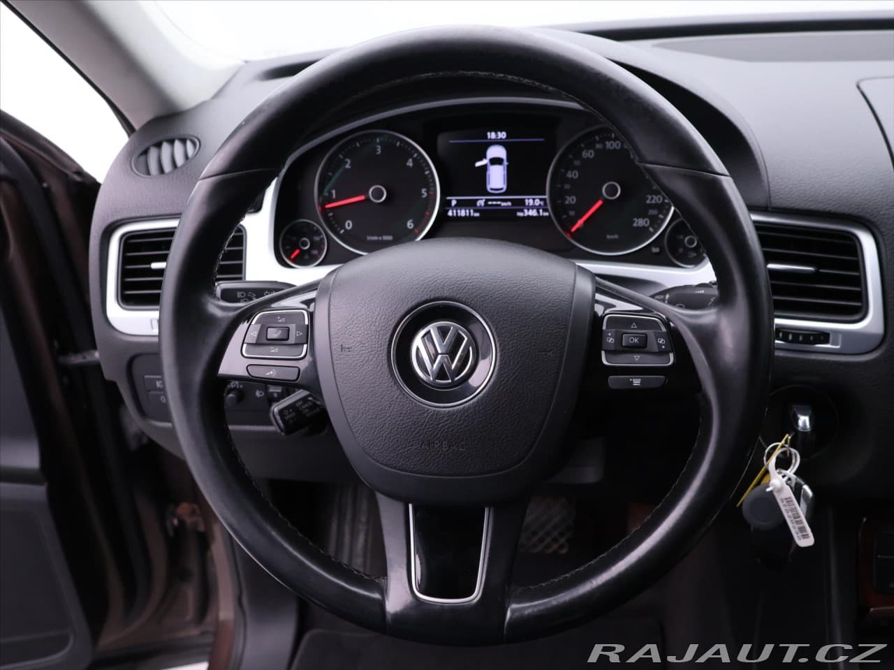 2011 Volkswagen Touareg - 14