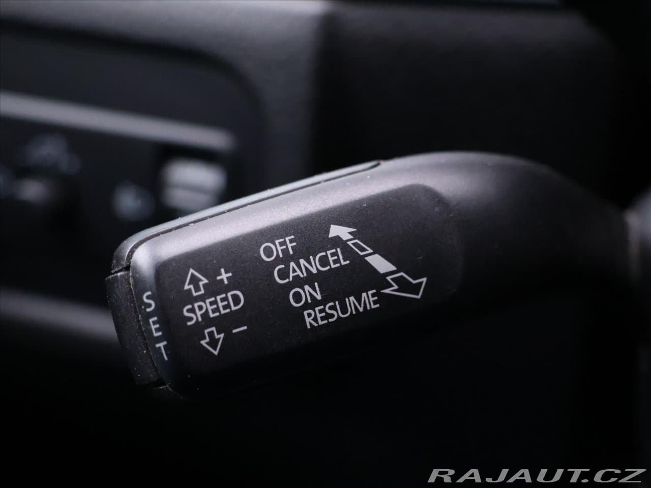 2011 Volkswagen Touareg - 16