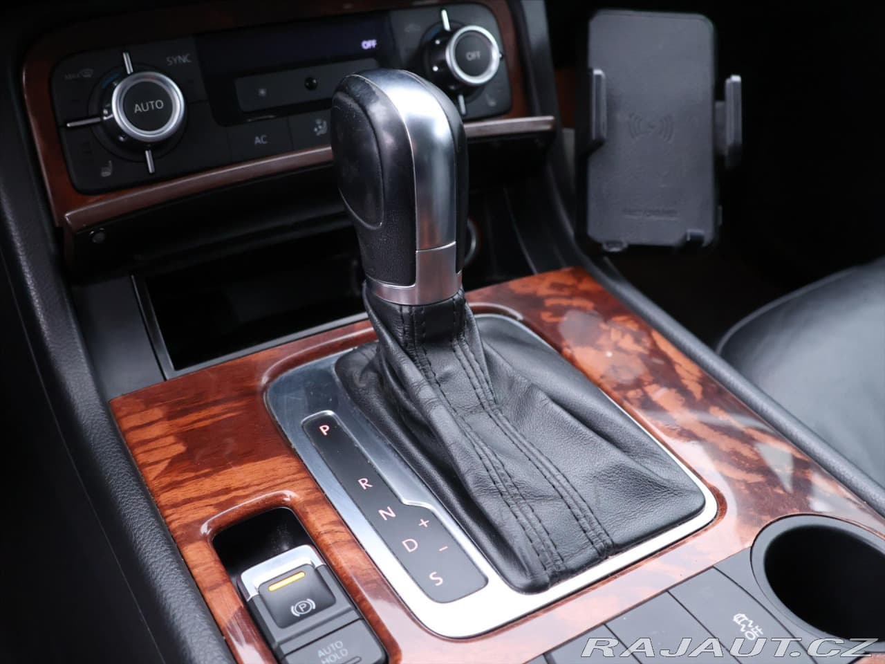 2011 Volkswagen Touareg - 20