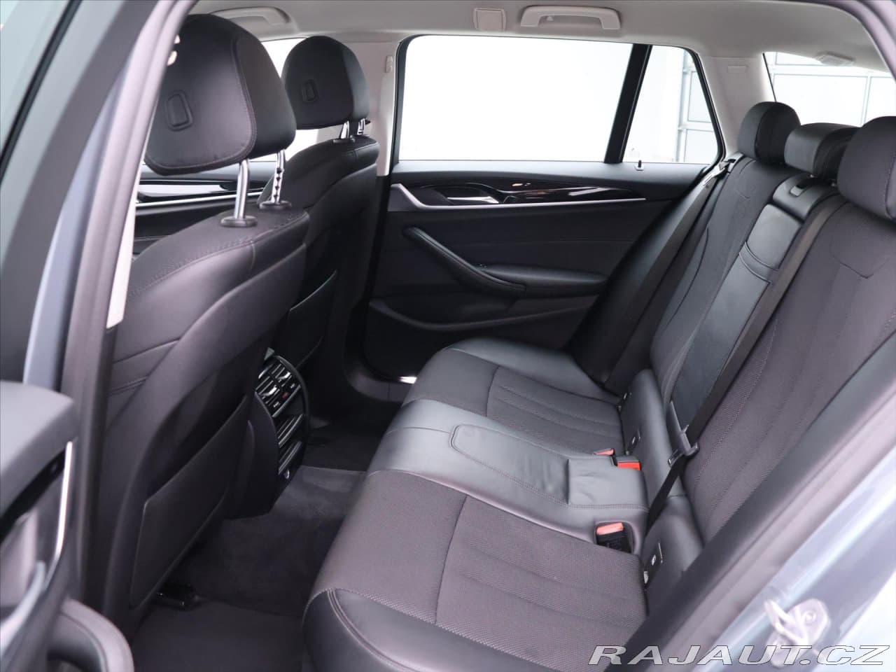 2019 BMW 5-Series - 15