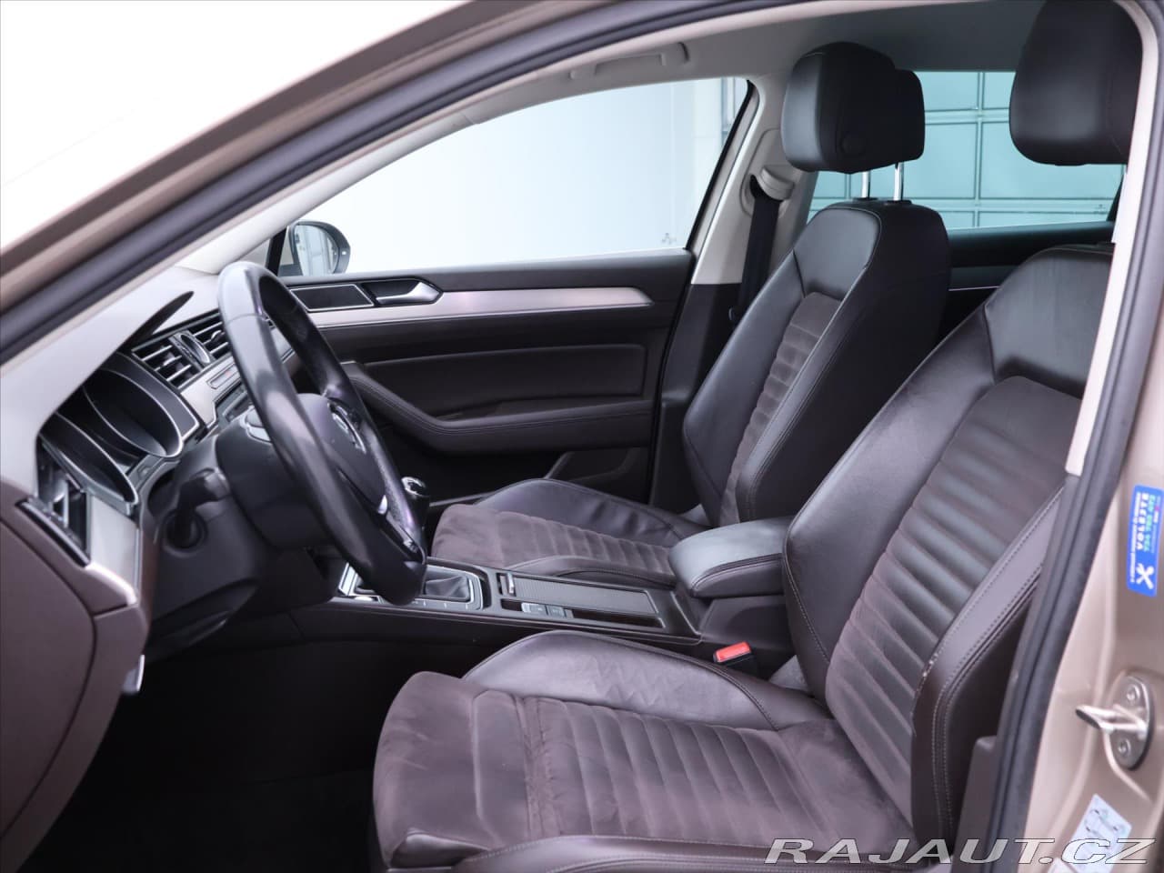 2016 Volkswagen Passat - 12