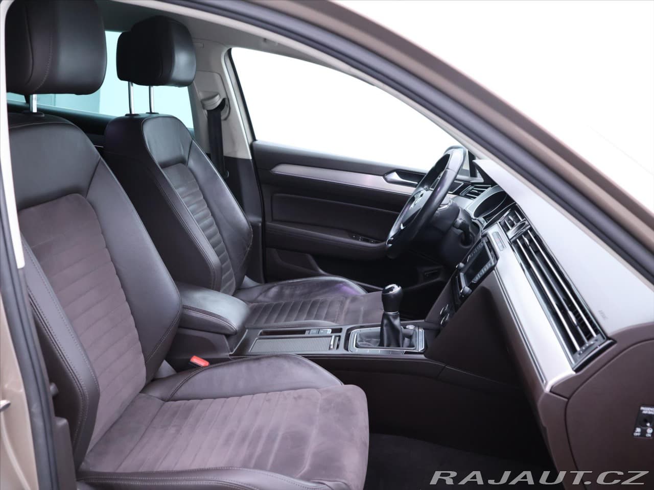 2016 Volkswagen Passat - 13