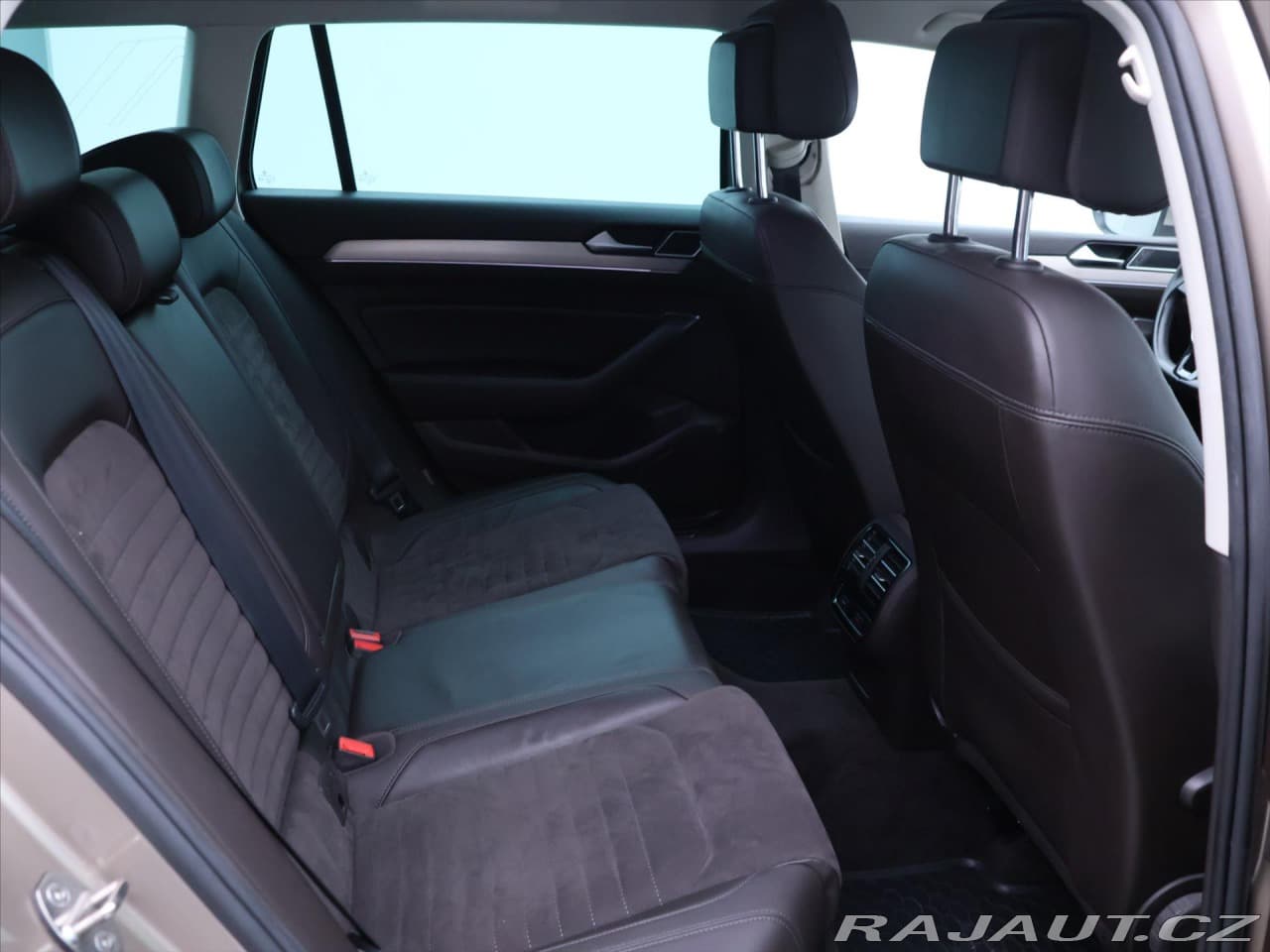 2016 Volkswagen Passat - 14