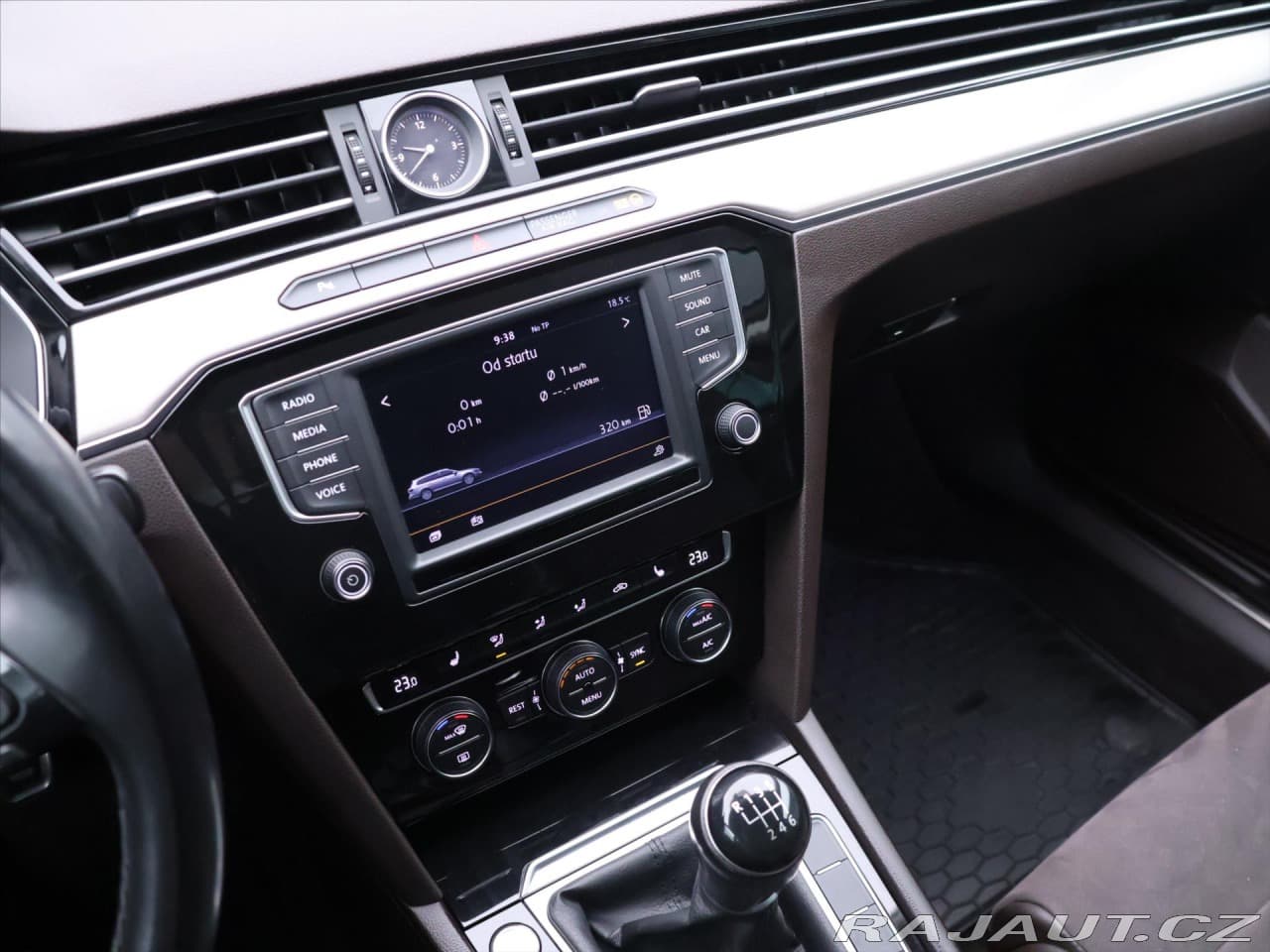 2016 Volkswagen Passat - 19