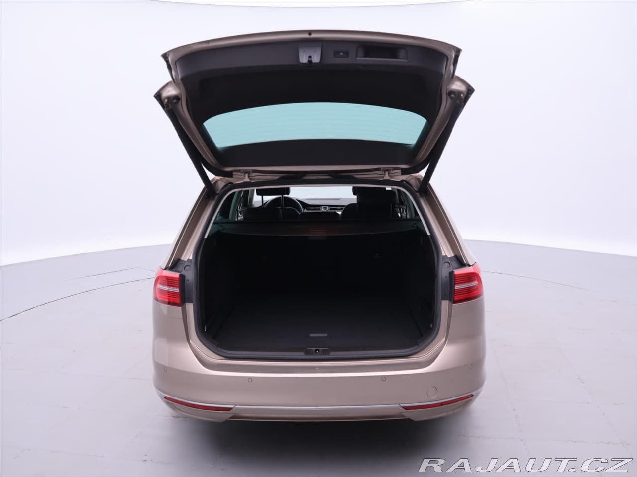 2016 Volkswagen Passat - 9