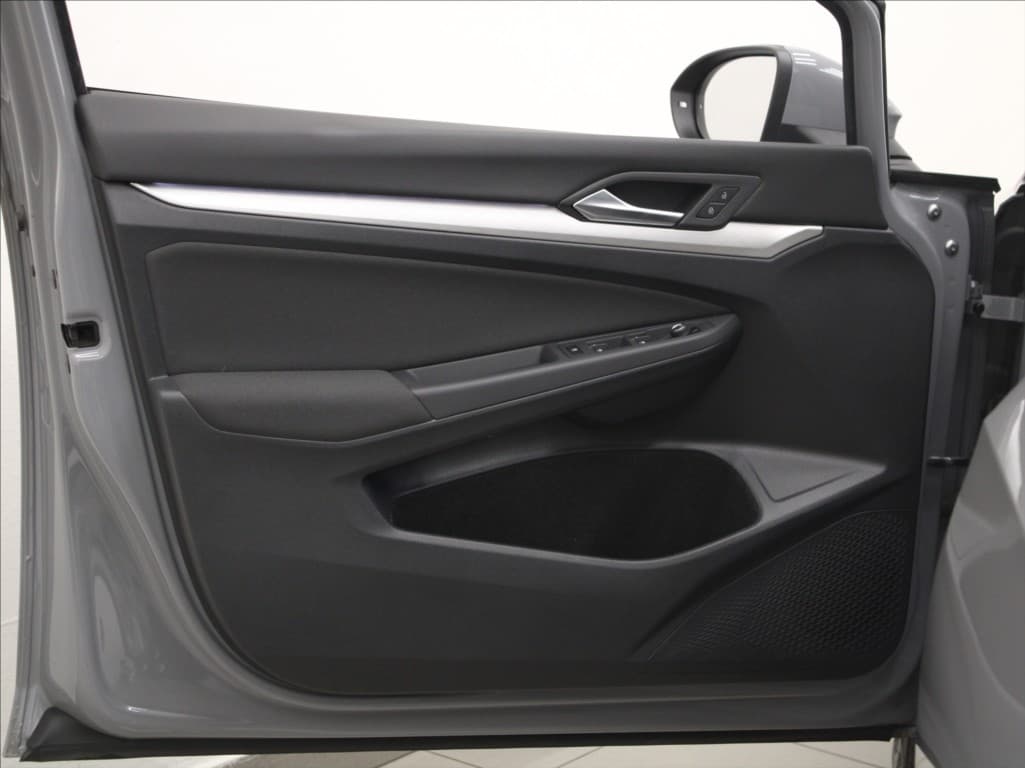 2021 Volkswagen Golf - 17