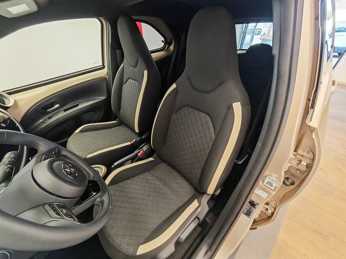 2025 Toyota Aygo - 12