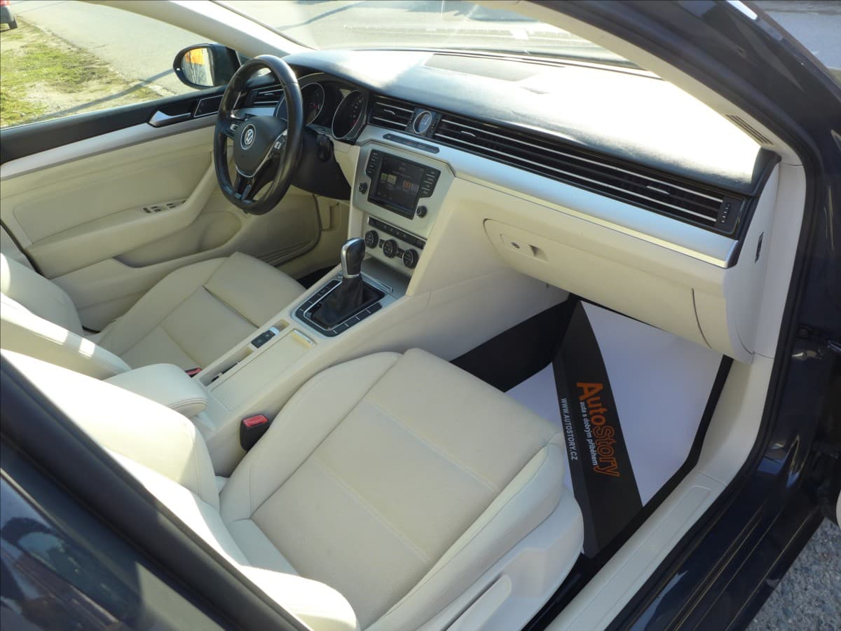 2015 Volkswagen Passat - 10