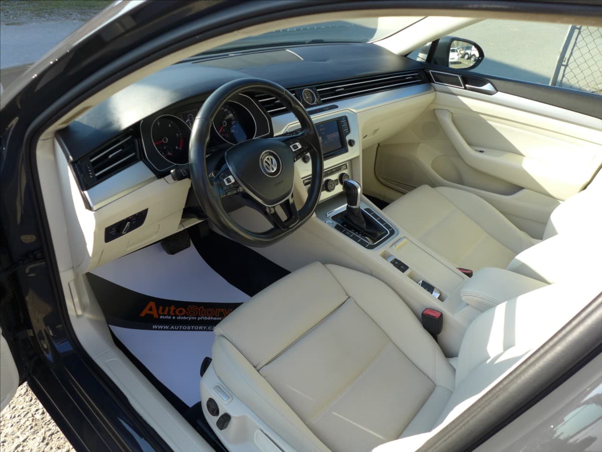 2015 Volkswagen Passat - 5