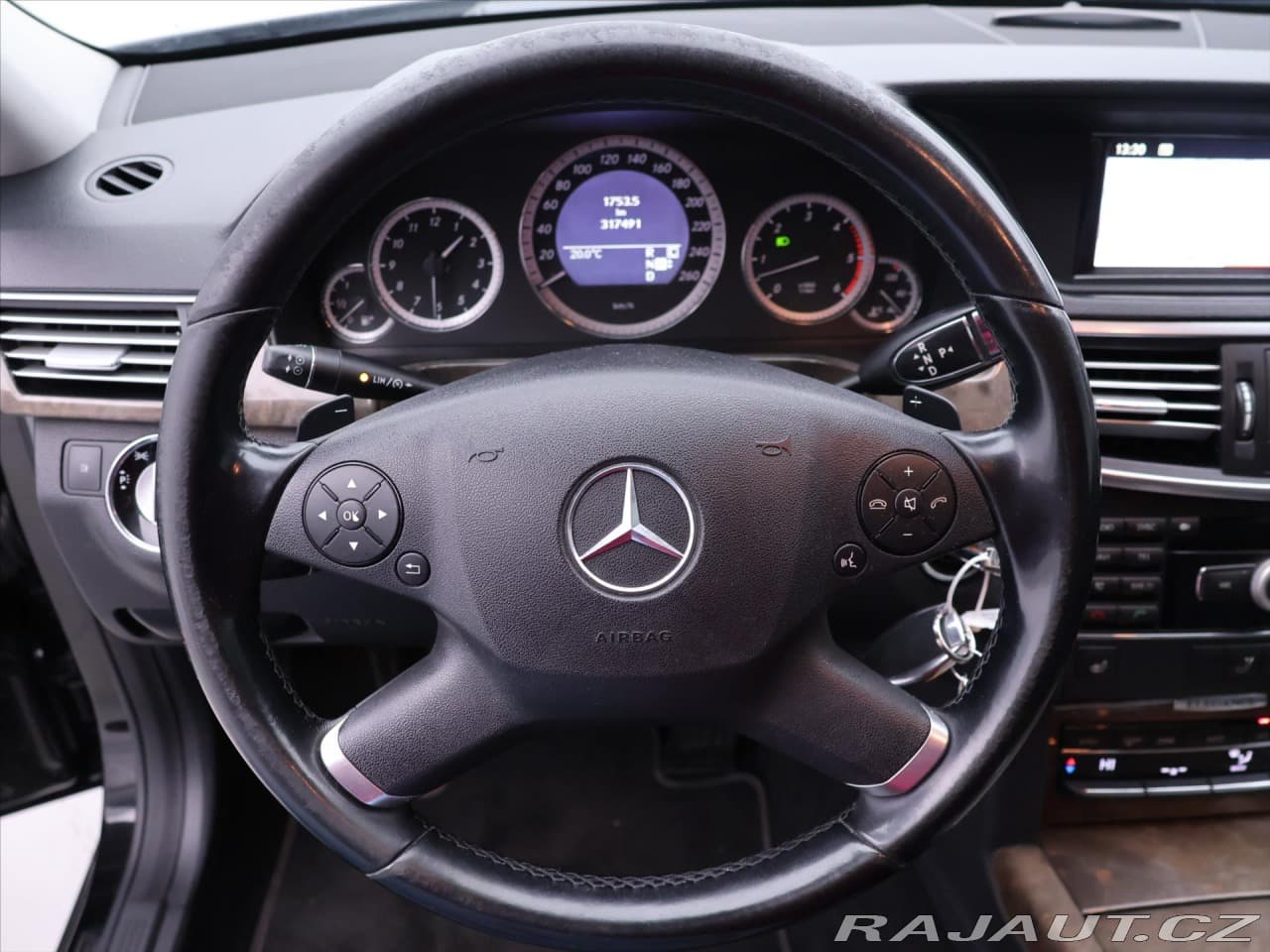 2009 Mercedes-Benz E-Class - 19