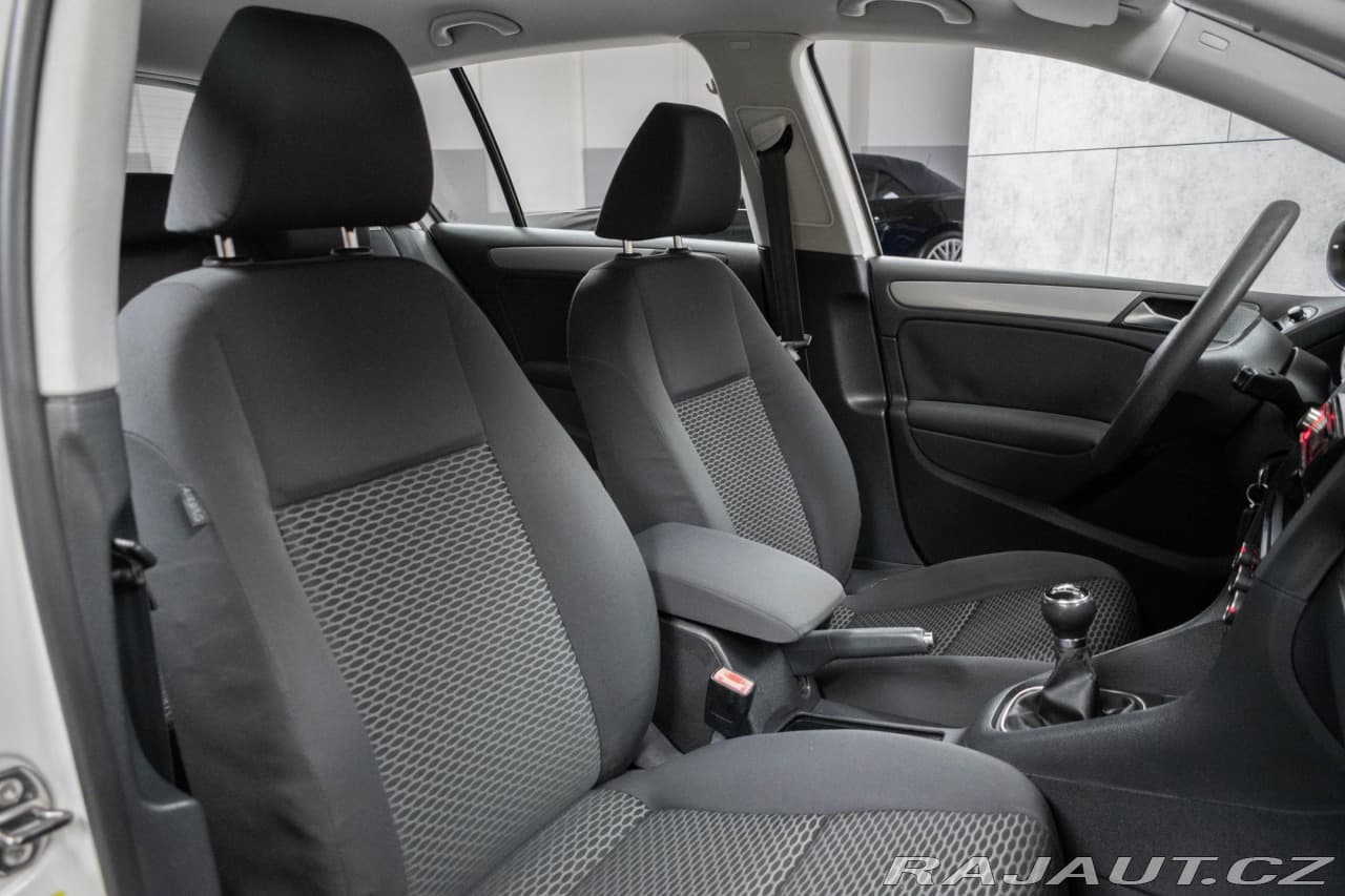 2011 Volkswagen Golf - 11