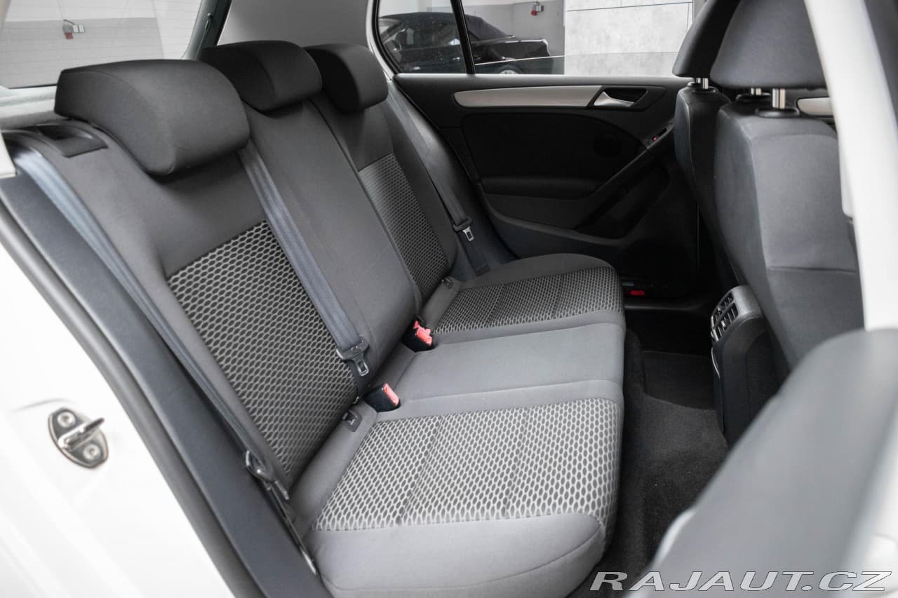 2011 Volkswagen Golf - 12