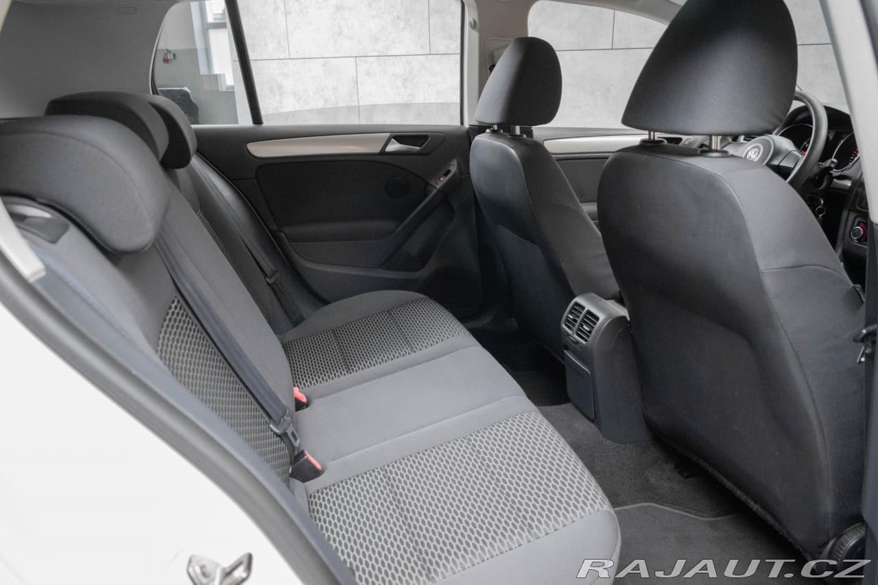 2011 Volkswagen Golf - 13