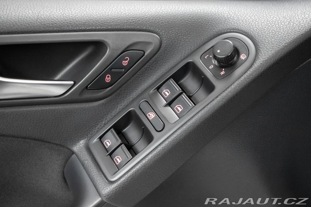 2011 Volkswagen Golf - 14