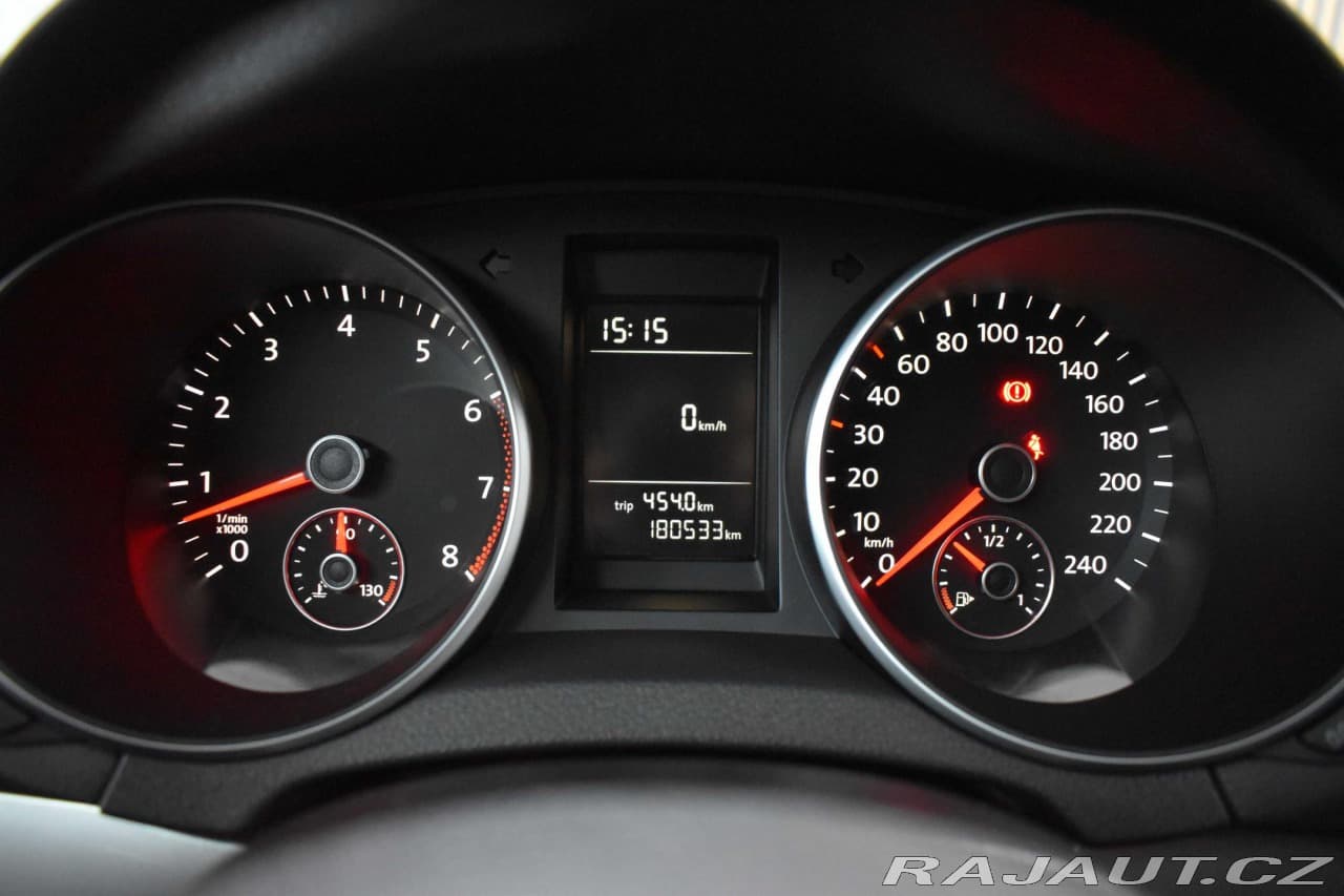 2011 Volkswagen Golf - 15