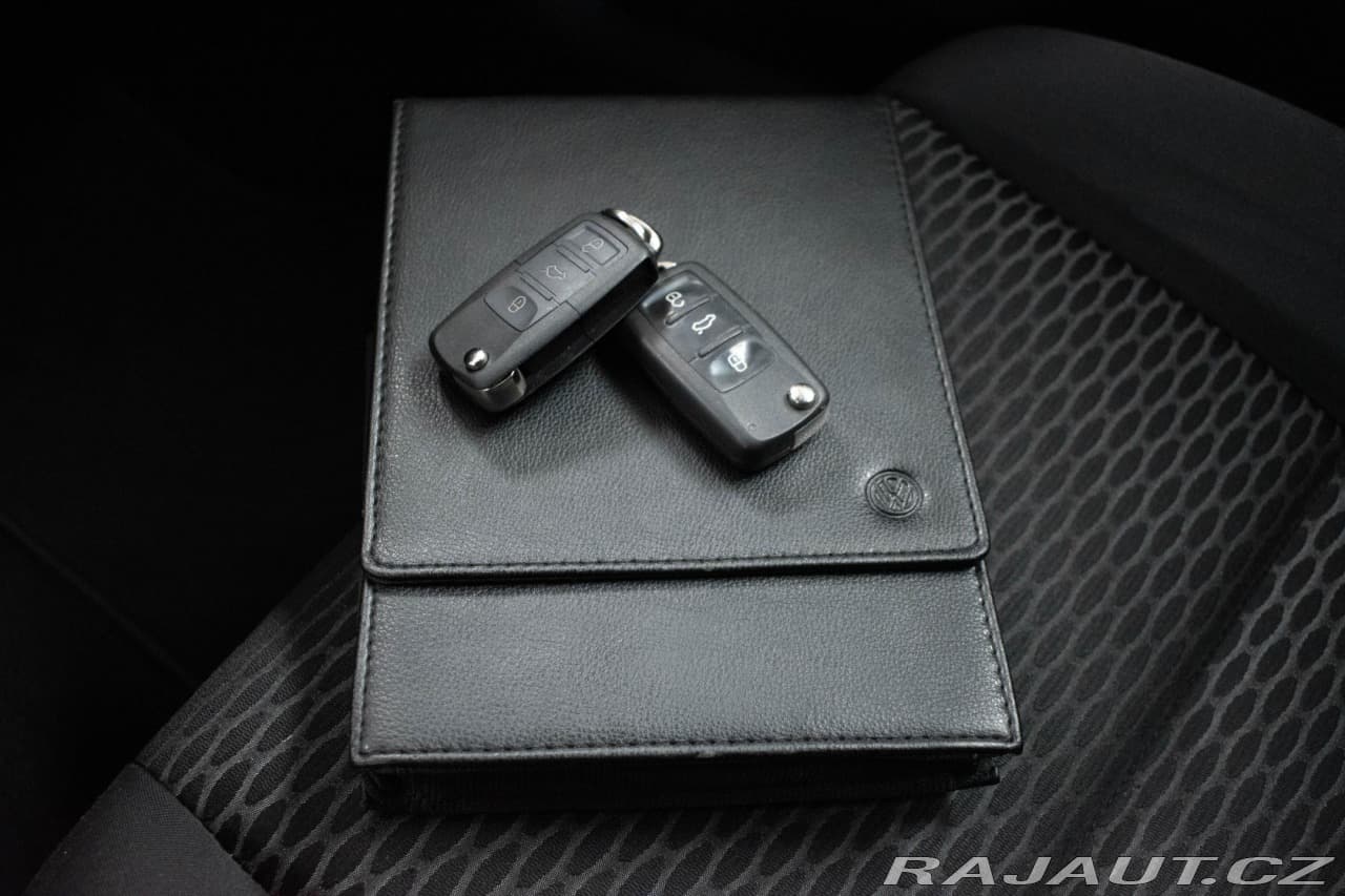 2011 Volkswagen Golf - 19