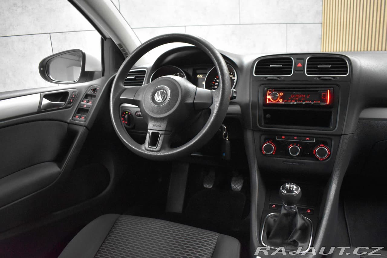 2011 Volkswagen Golf - 8