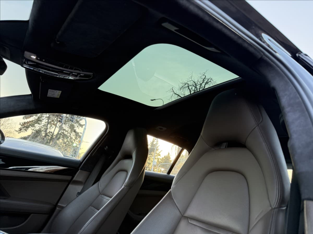 2019 Porsche Panamera - 18