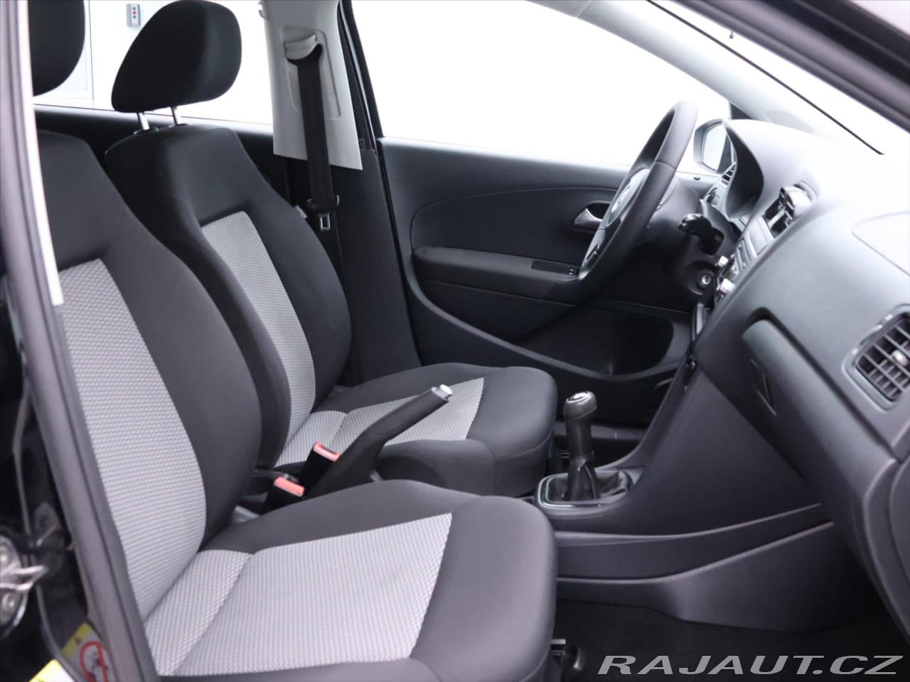 2010 Volkswagen Polo - 11