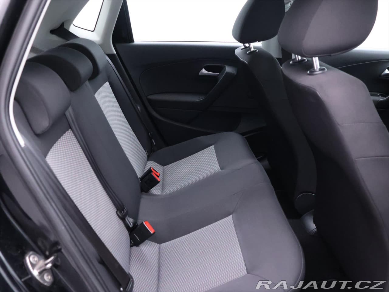 2010 Volkswagen Polo - 12