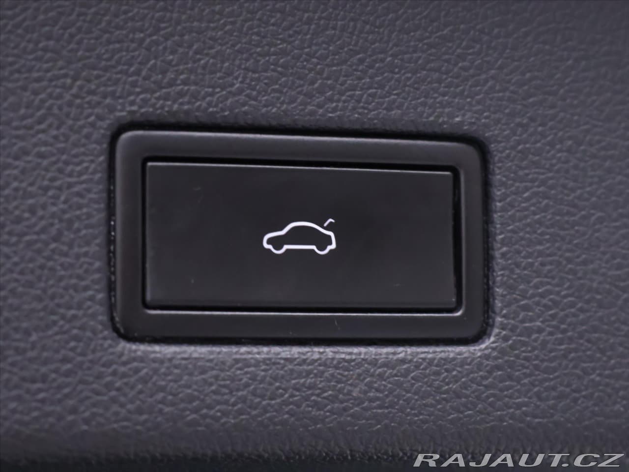 2019 Volkswagen Touareg - 10