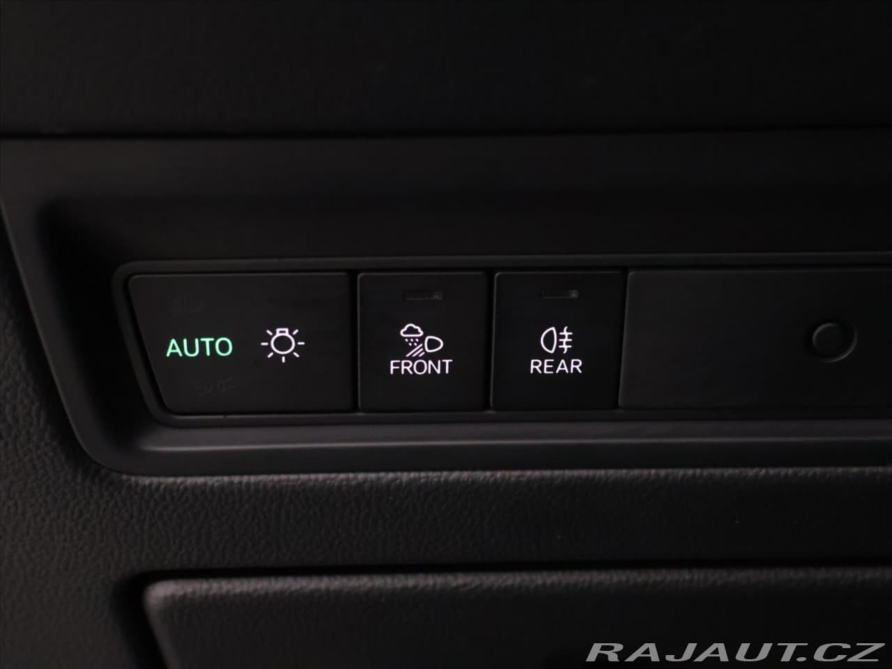 2019 Volkswagen Touareg - 16