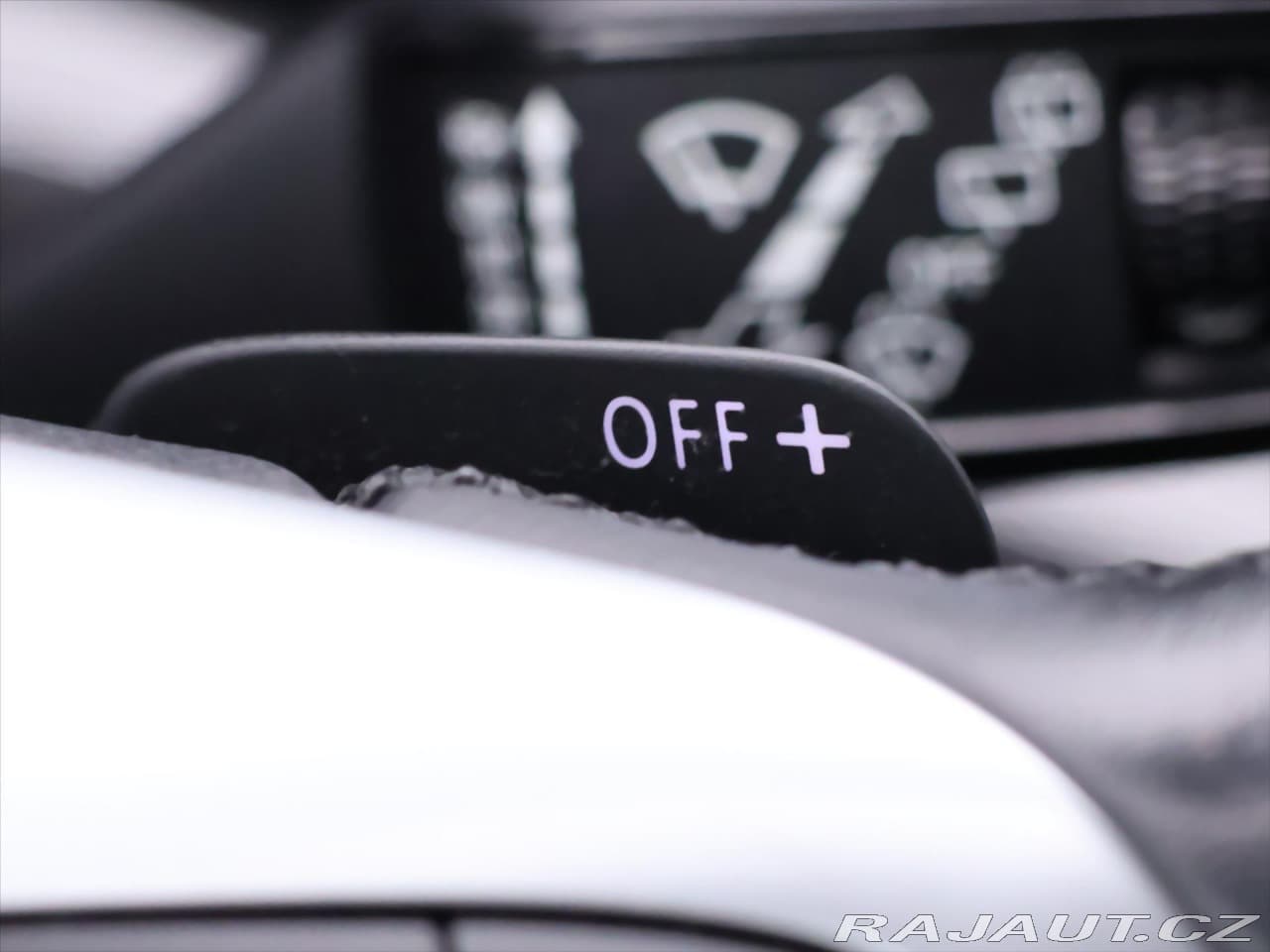 2019 Volkswagen Touareg - 19