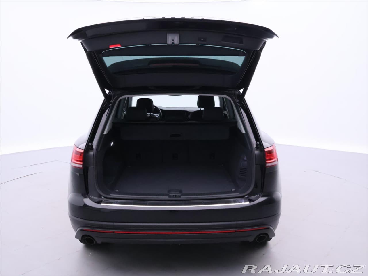 2019 Volkswagen Touareg - 9